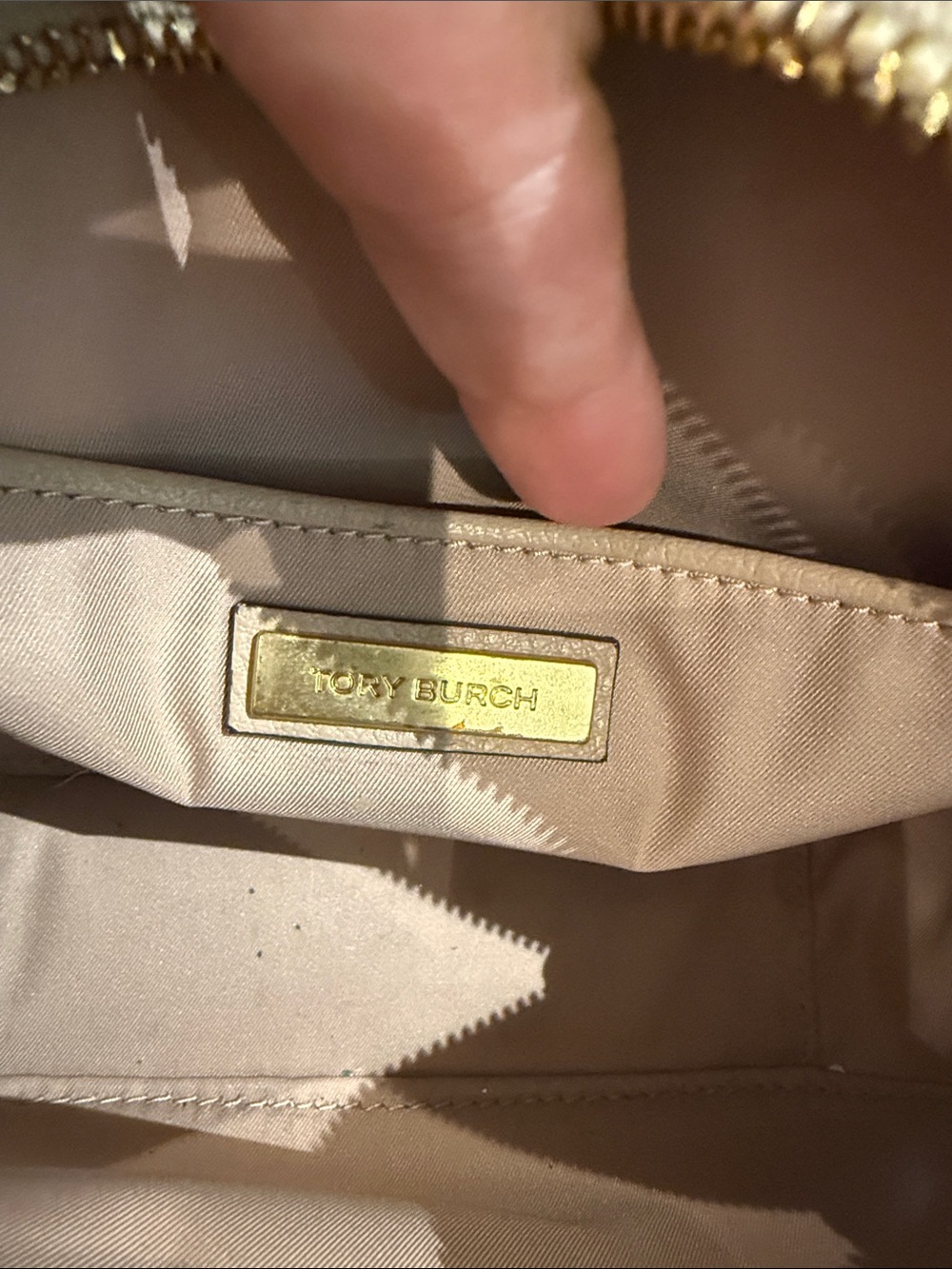 Tory Burch McGraw Camera Bag in Nude Pebbled Leather Crossbody Bag - Picture 8 of 12